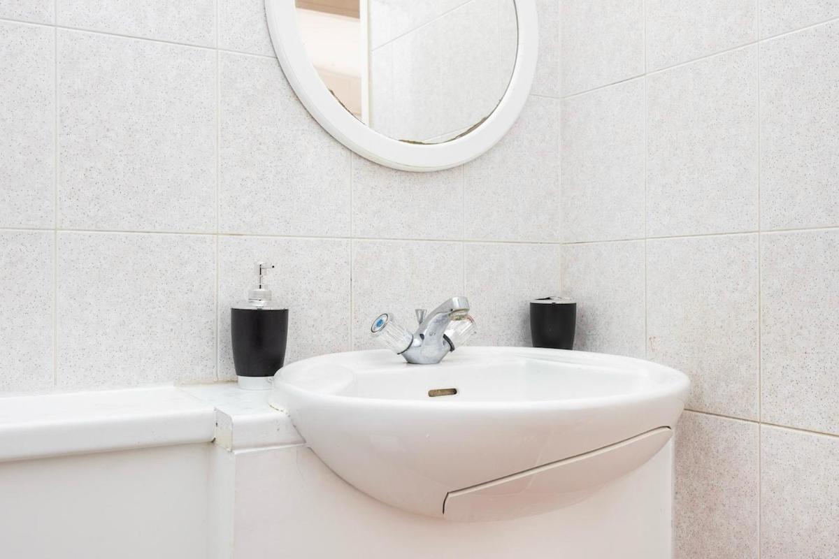 Spacious 1br Steps From Bridge & The Shard Apartment *