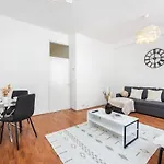Spacious 1Br Steps From London Bridge & The Shard