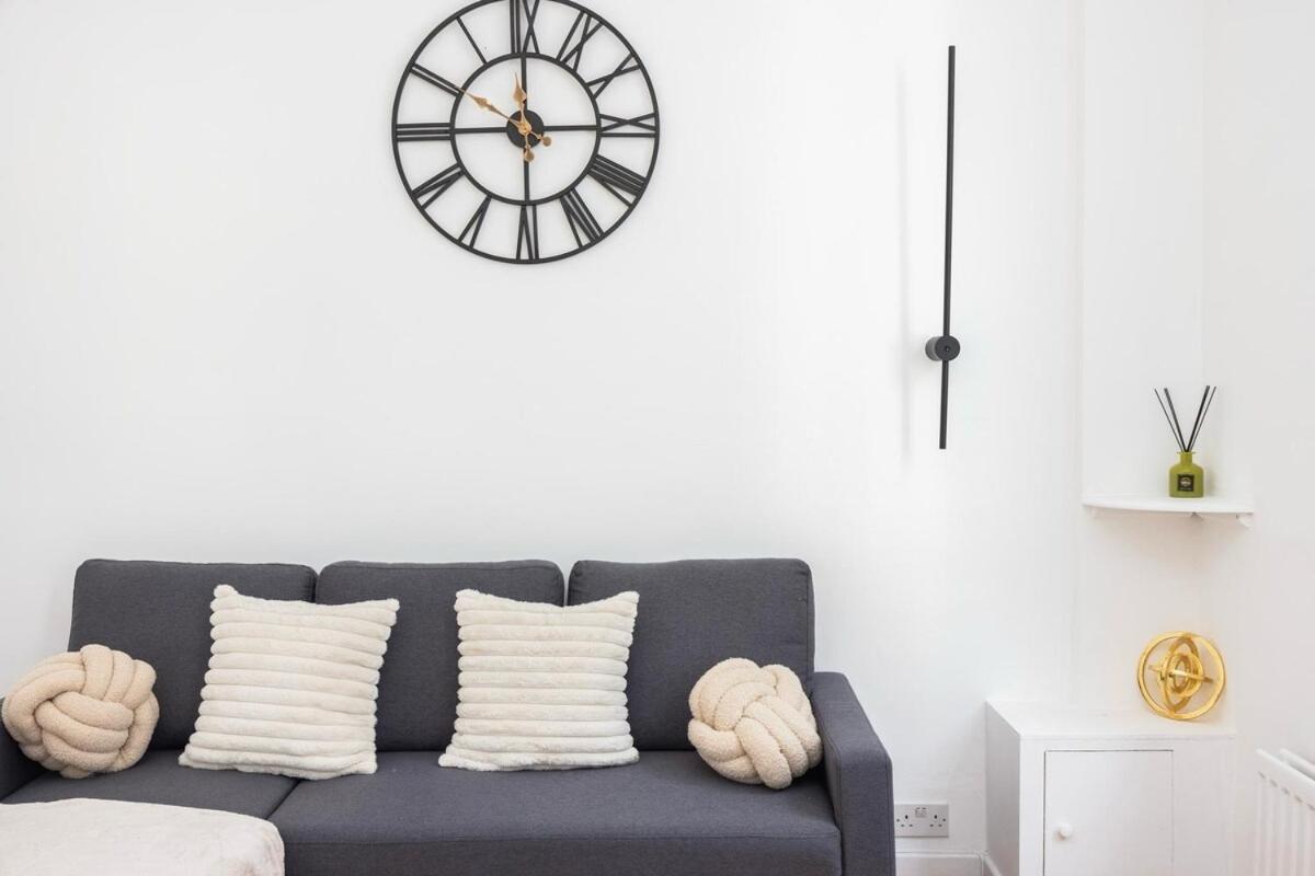 Spacious 1br Steps From Bridge & The Shard * London